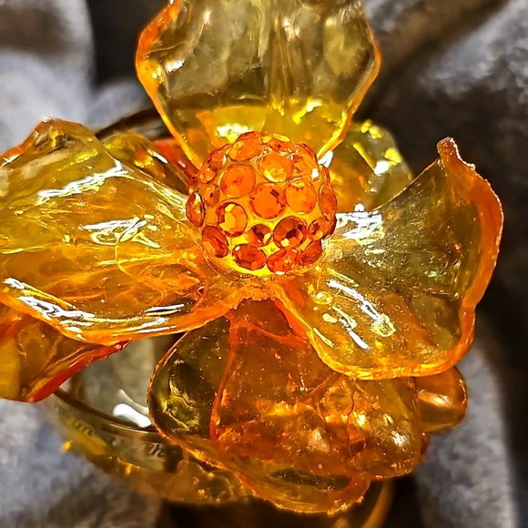 Lucite Flower Brooch - Picture 3 of 7